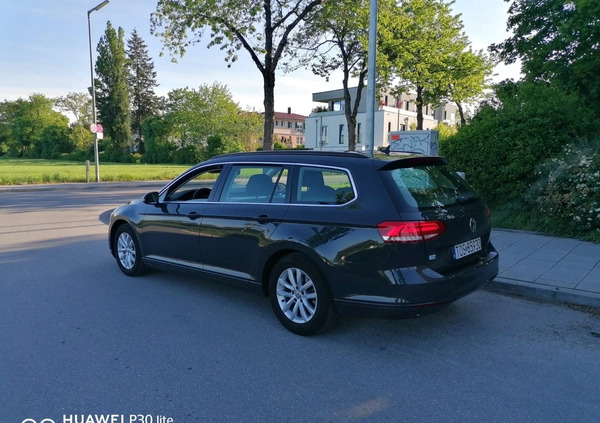 Volkswagen Passat cena 56000 przebieg: 156000, rok produkcji 2016 z Kożuchów małe 781